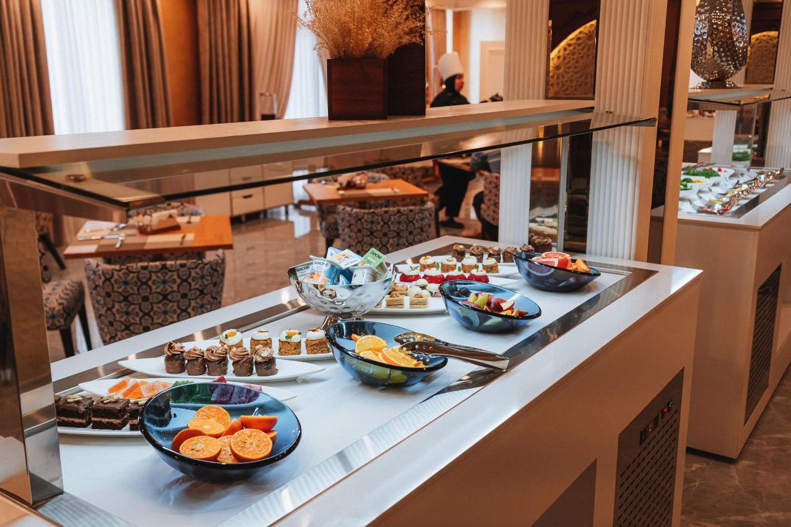 Medina Palace, at the table