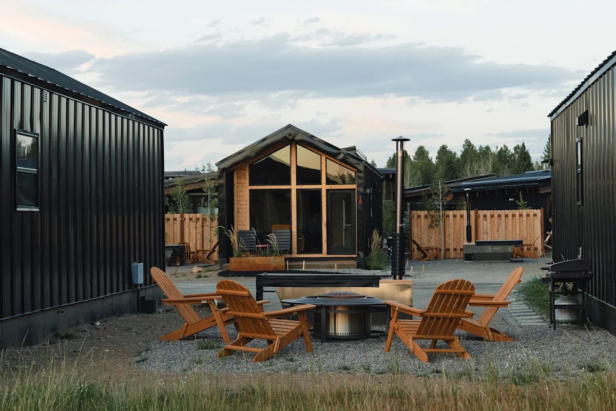 Yellowstone Peaks Hotel