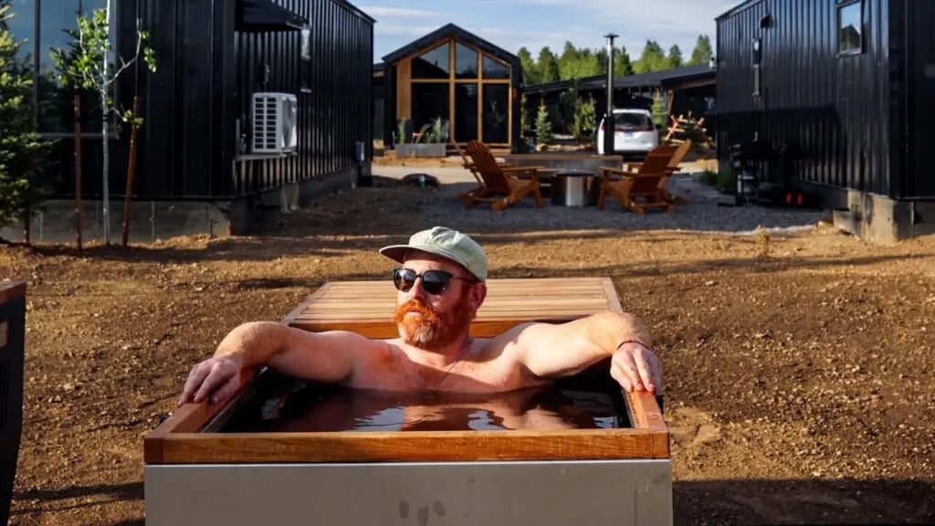 Yellowstone Peaks Hotel, cold plunges and tubs