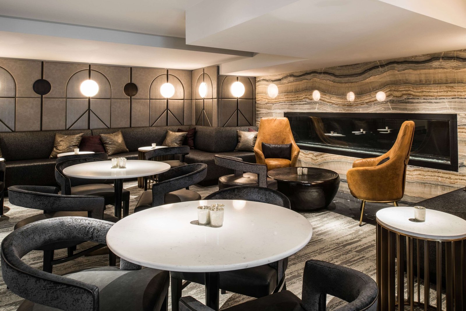 LondonHouse Chicago, bridges lobby bar