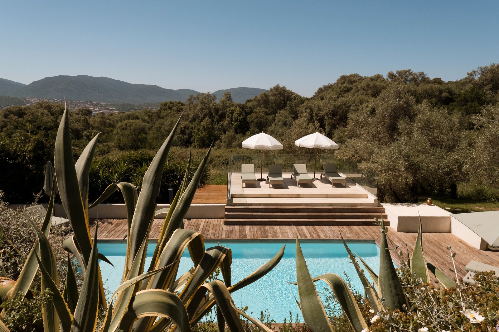 L'Hostellerie du Moulin, the pool
