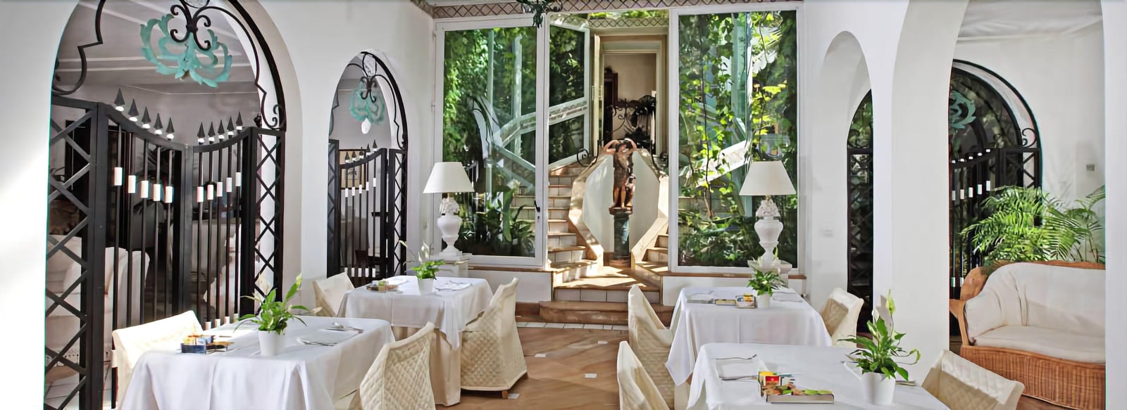 Relais Villa Savarese, at the table
