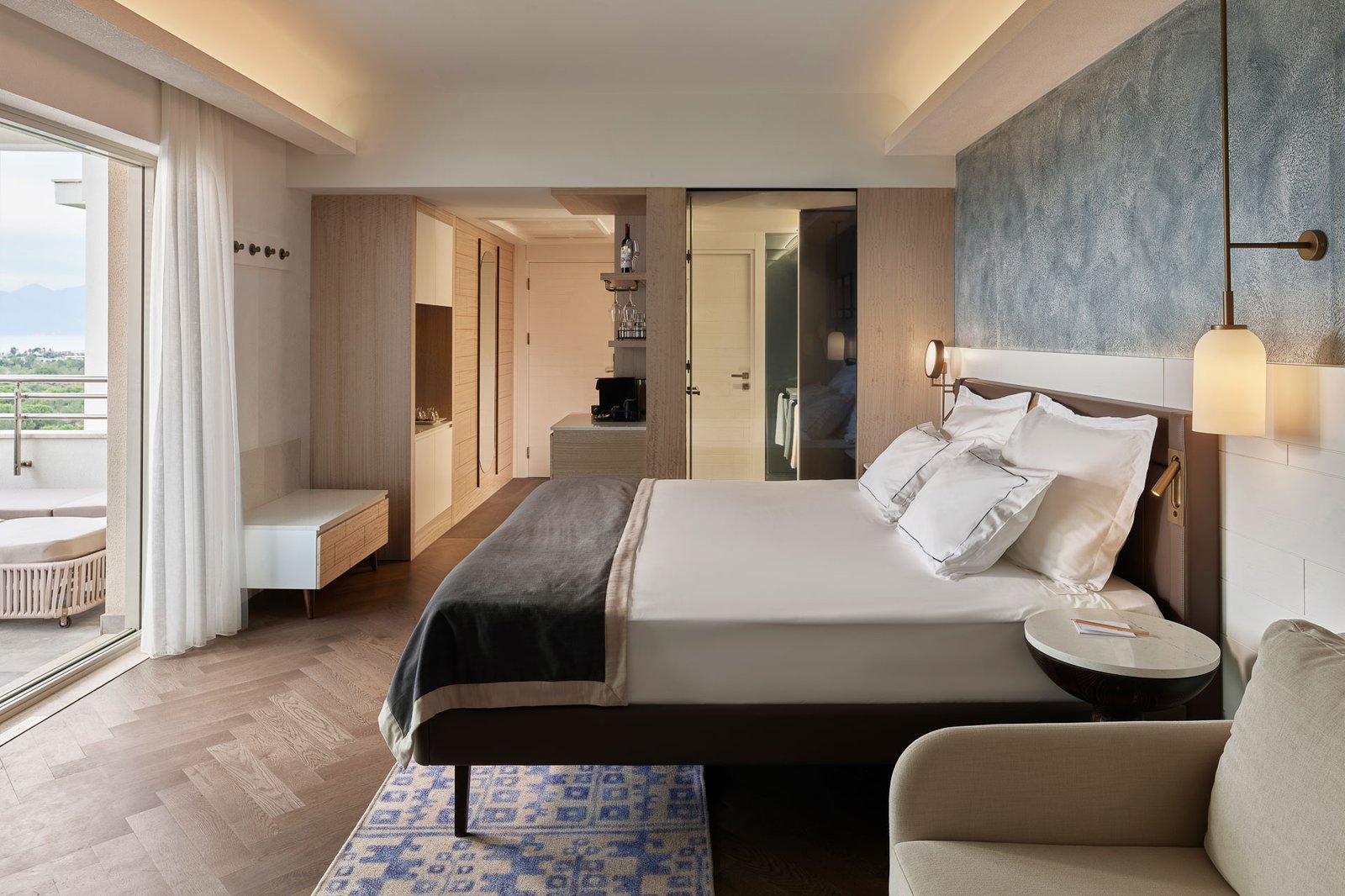 Barut Lara, rooms