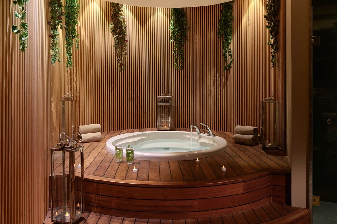 Barut Lara, the gym and baths