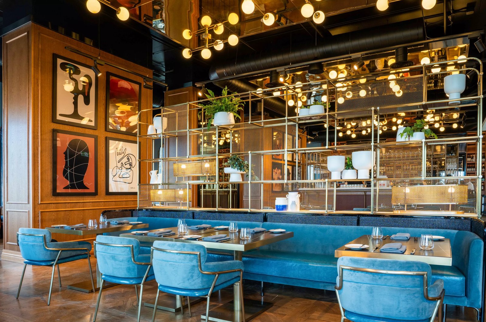 Sofitel Adelaide, garçon bleu