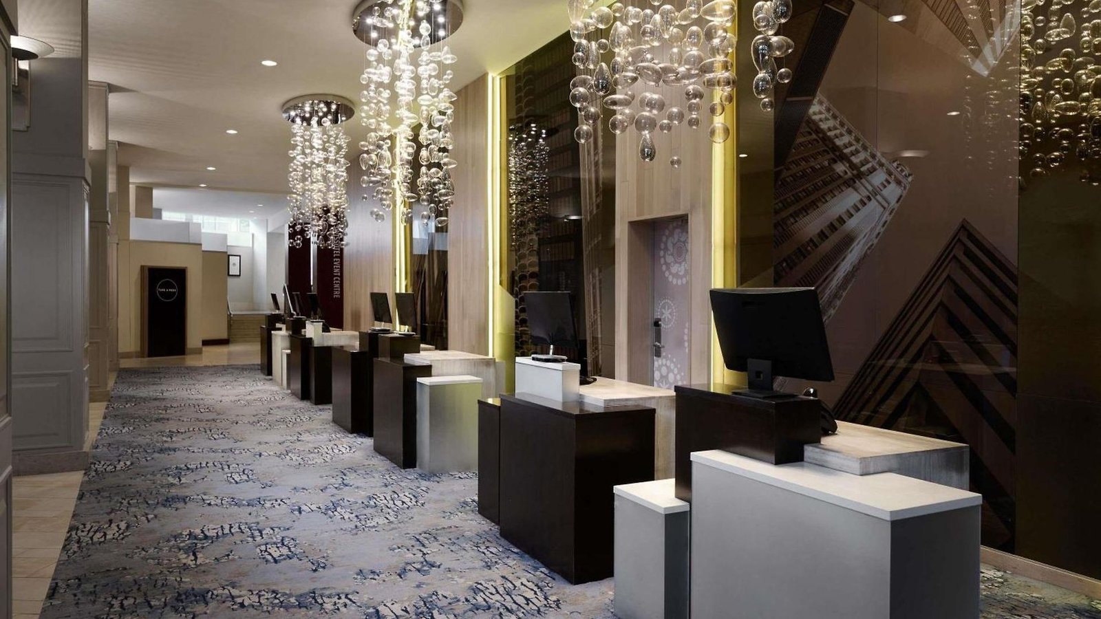 Swissôtel Chicago — vibe