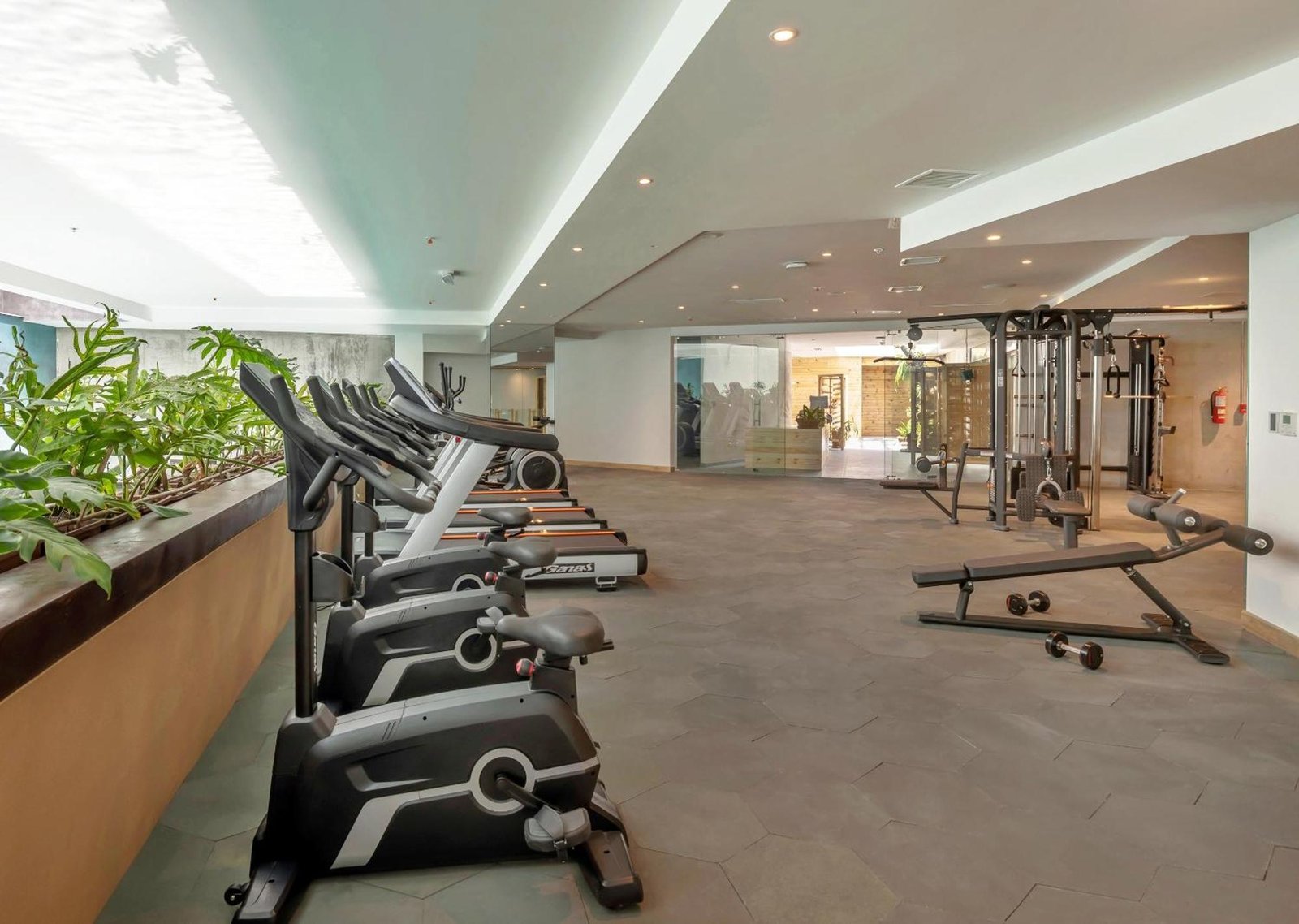 GO Quito Hotel, the gym and baths