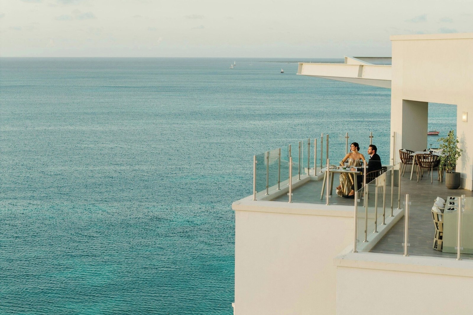 The St. Regis Aruba Resort, akira back