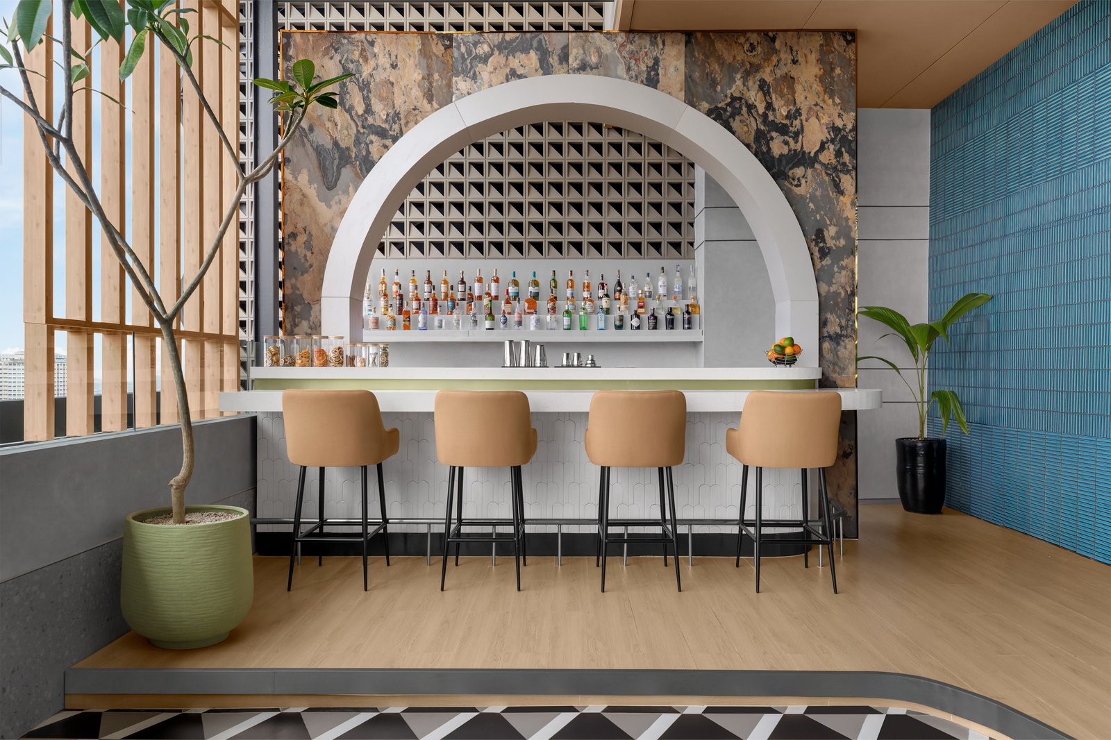 The Westin Manila, aire³²