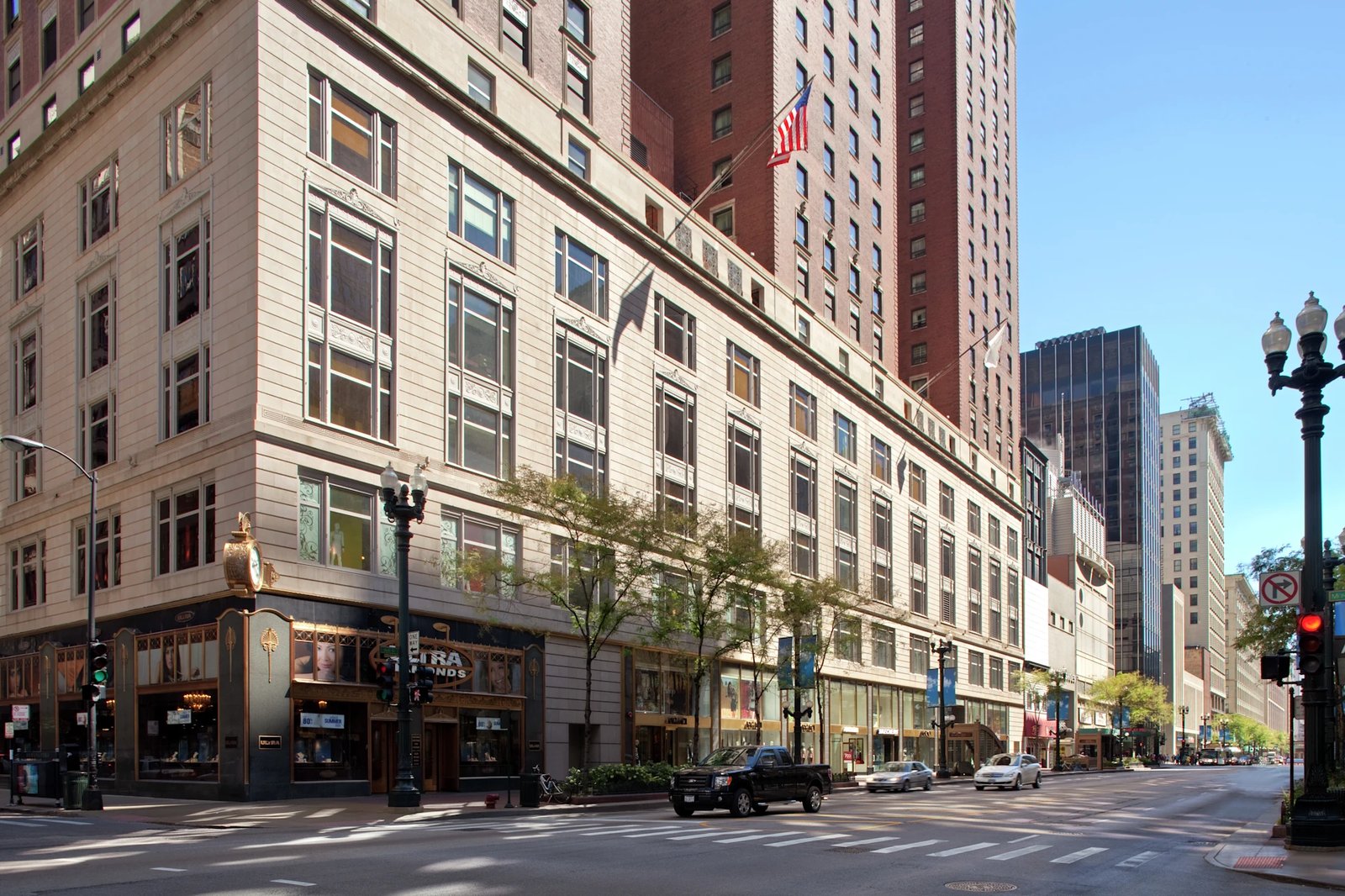 Palmer House Hilton — vibe
