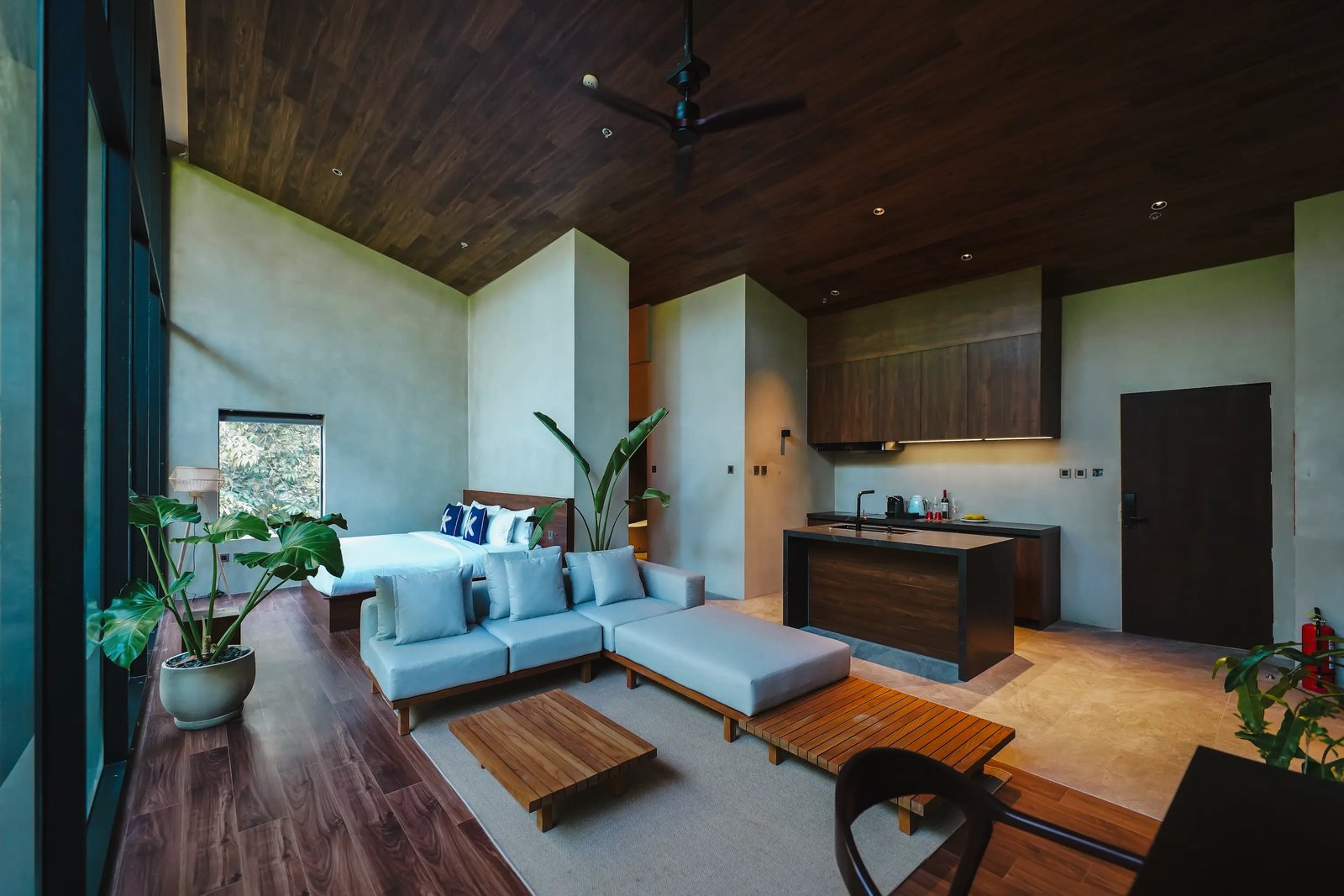 Piece Lio, rooms