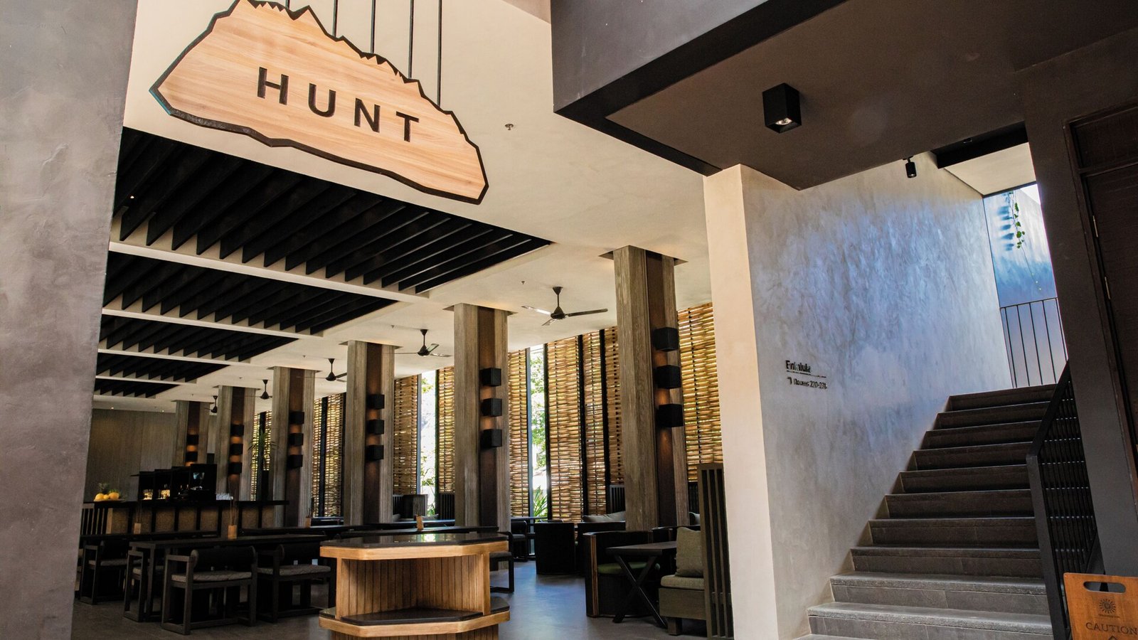 The Funny Lion, hunt restaurant