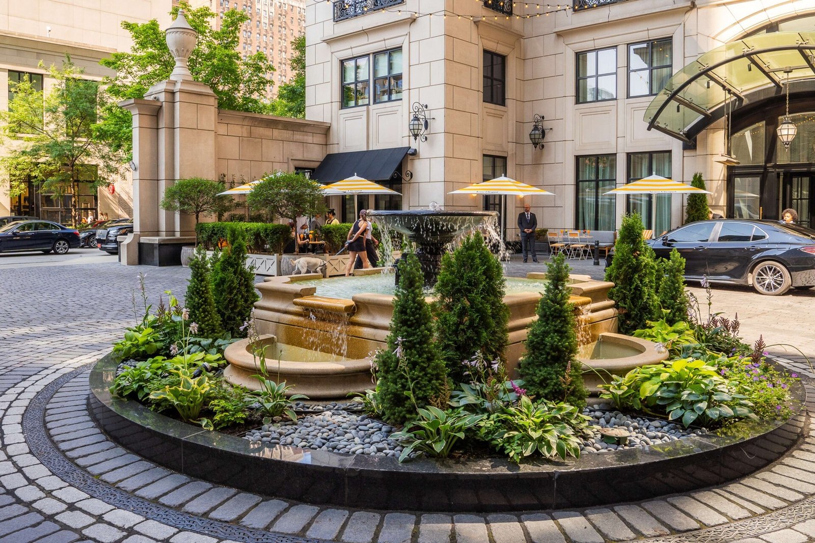 Waldorf Astoria Chicago — vibe