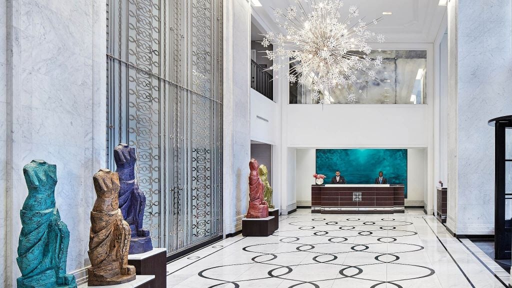 Waldorf Astoria Chicago — vibe