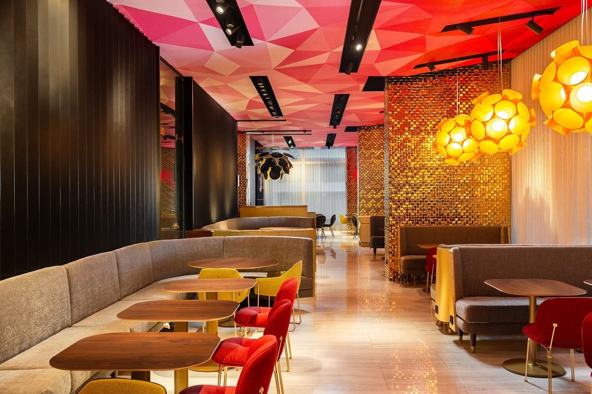 Hotel nhow Lima, at the table