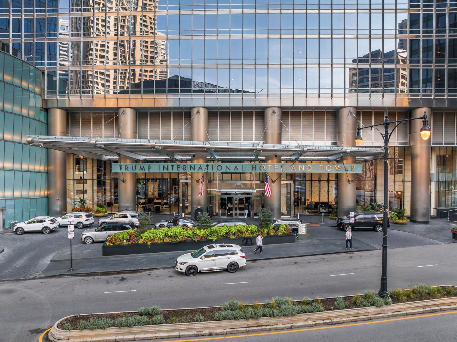 Trump International Hotel & Tower — vibe