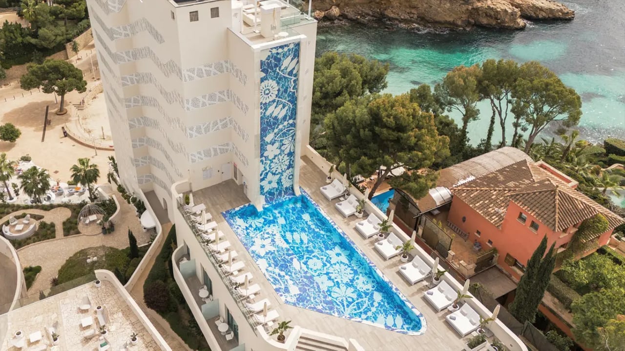 The Donna Portals, the pool