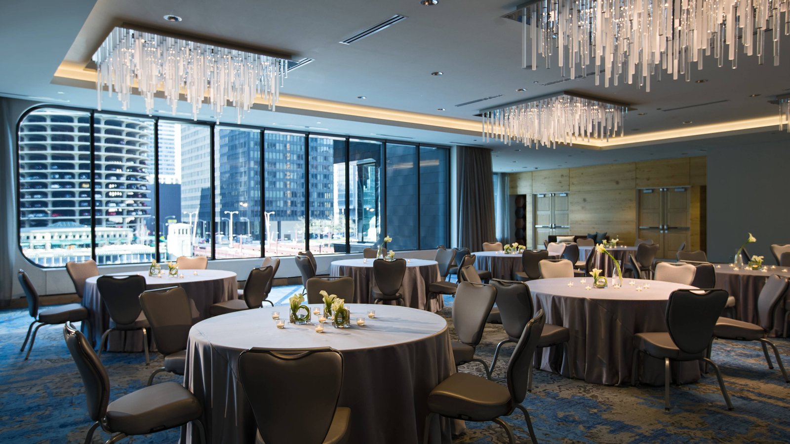 Renaissance Chicago Downtown Hotel — eat & drink