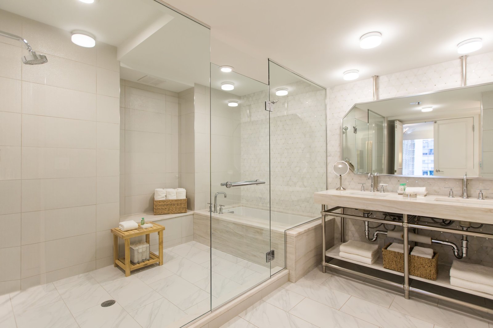 Renaissance Chicago Downtown Hotel — rooms