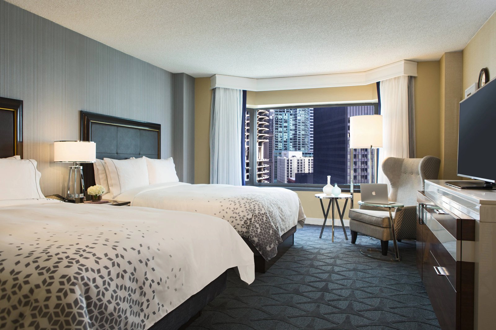 Renaissance Chicago Downtown Hotel — rooms