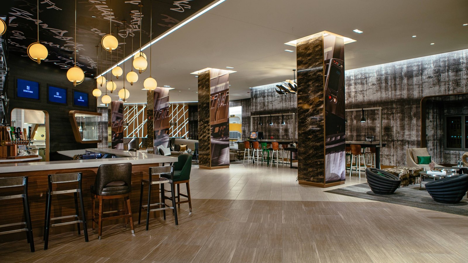 Renaissance Chicago Downtown Hotel — eat & drink