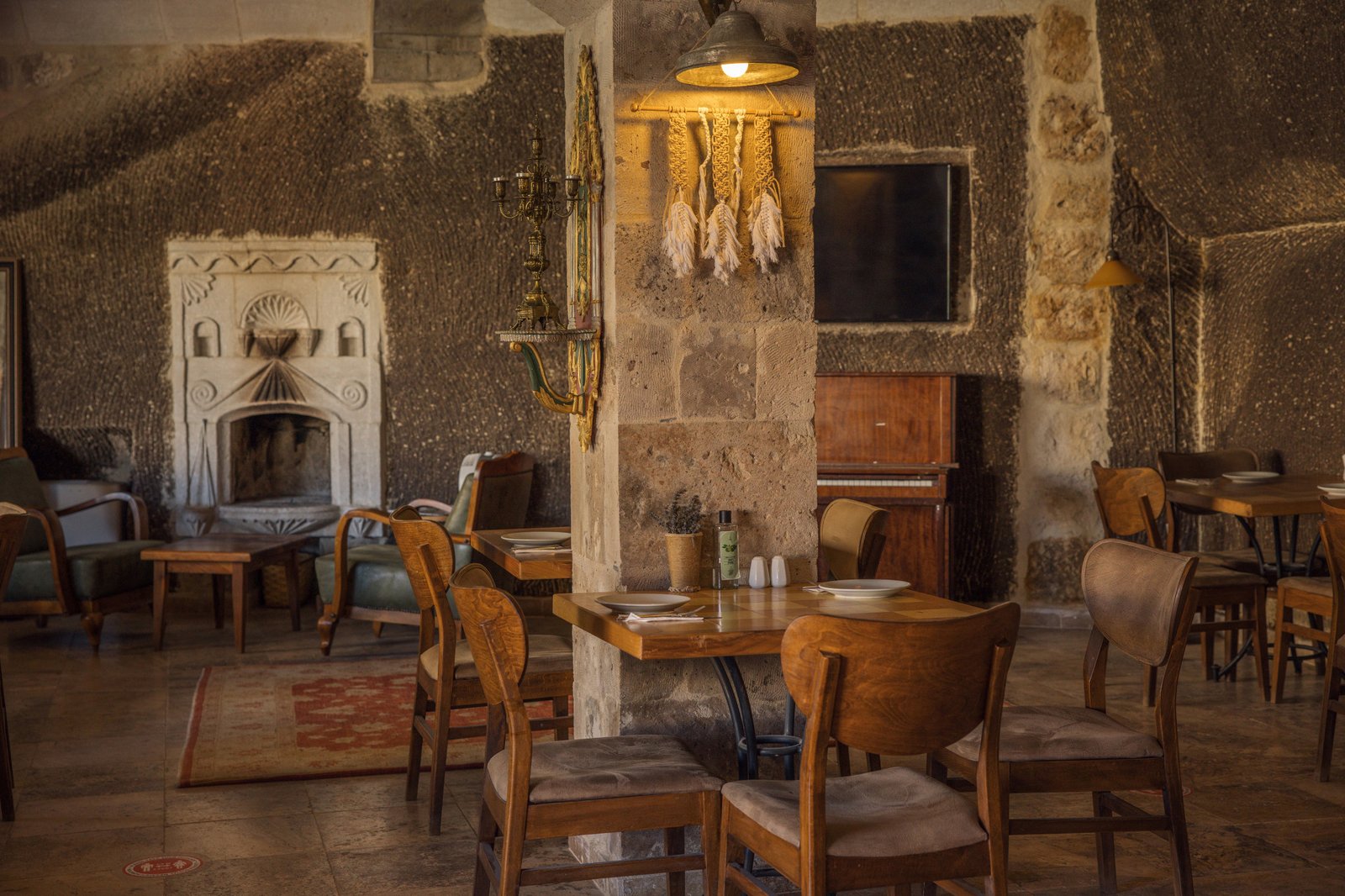 Aza Cave Hotel, at the table