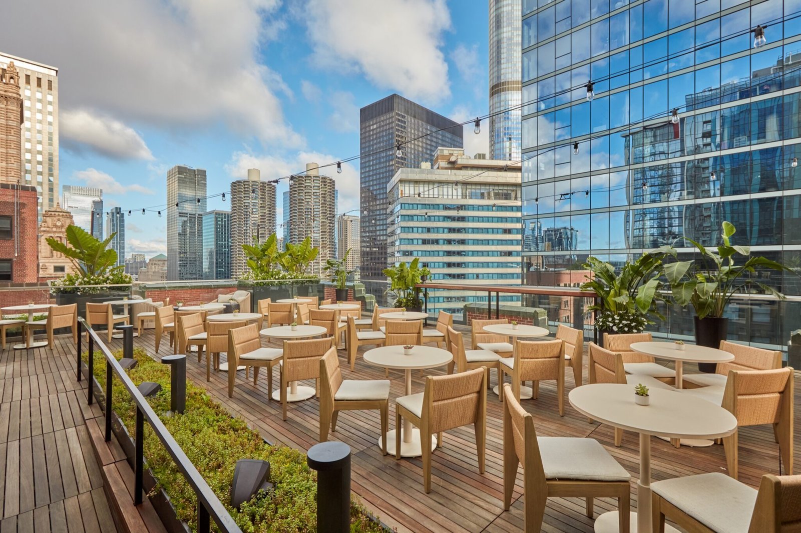 Pendry Chicago — vibe