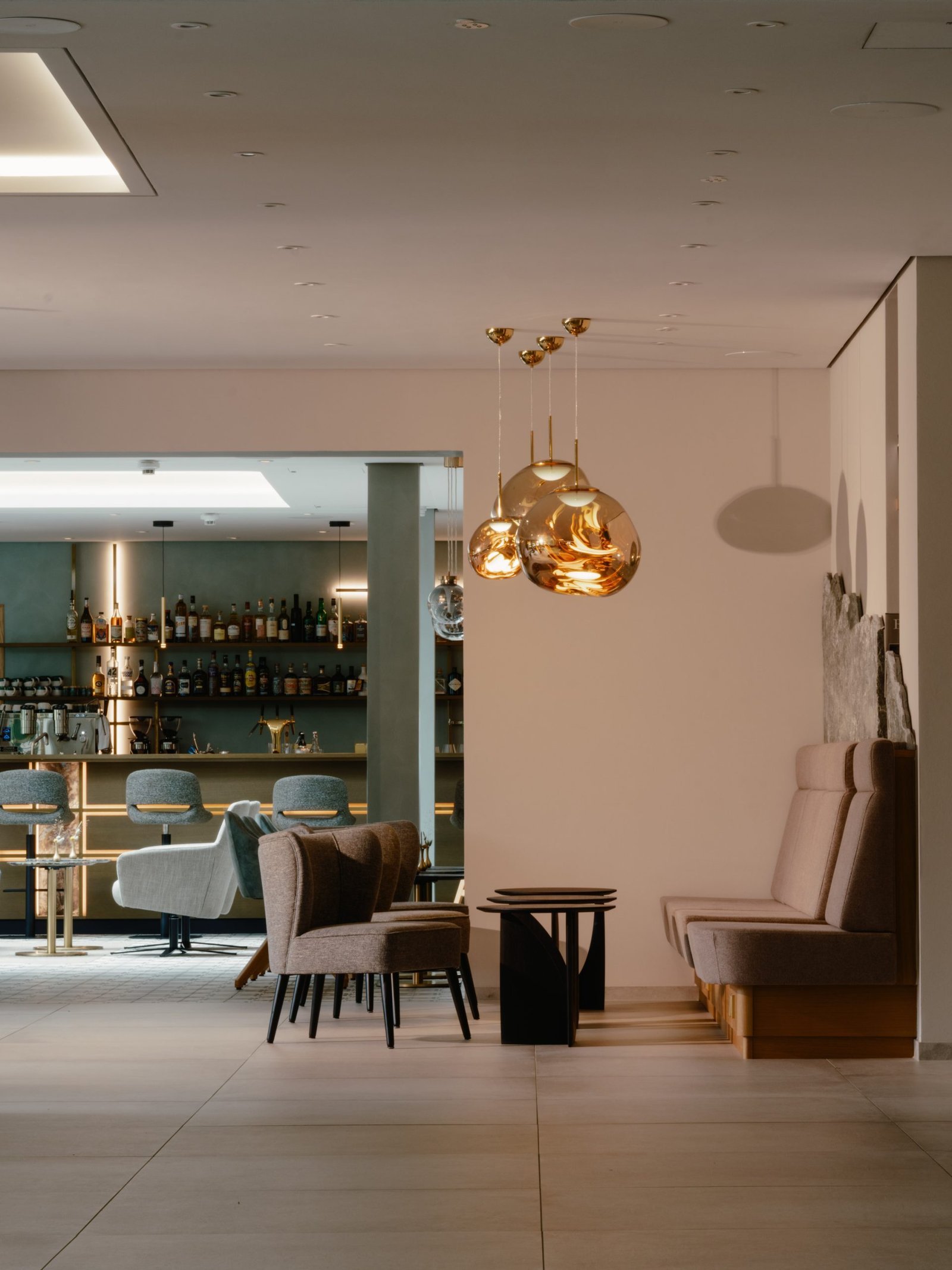 Auerhahn Hotel, bar im wintergarten