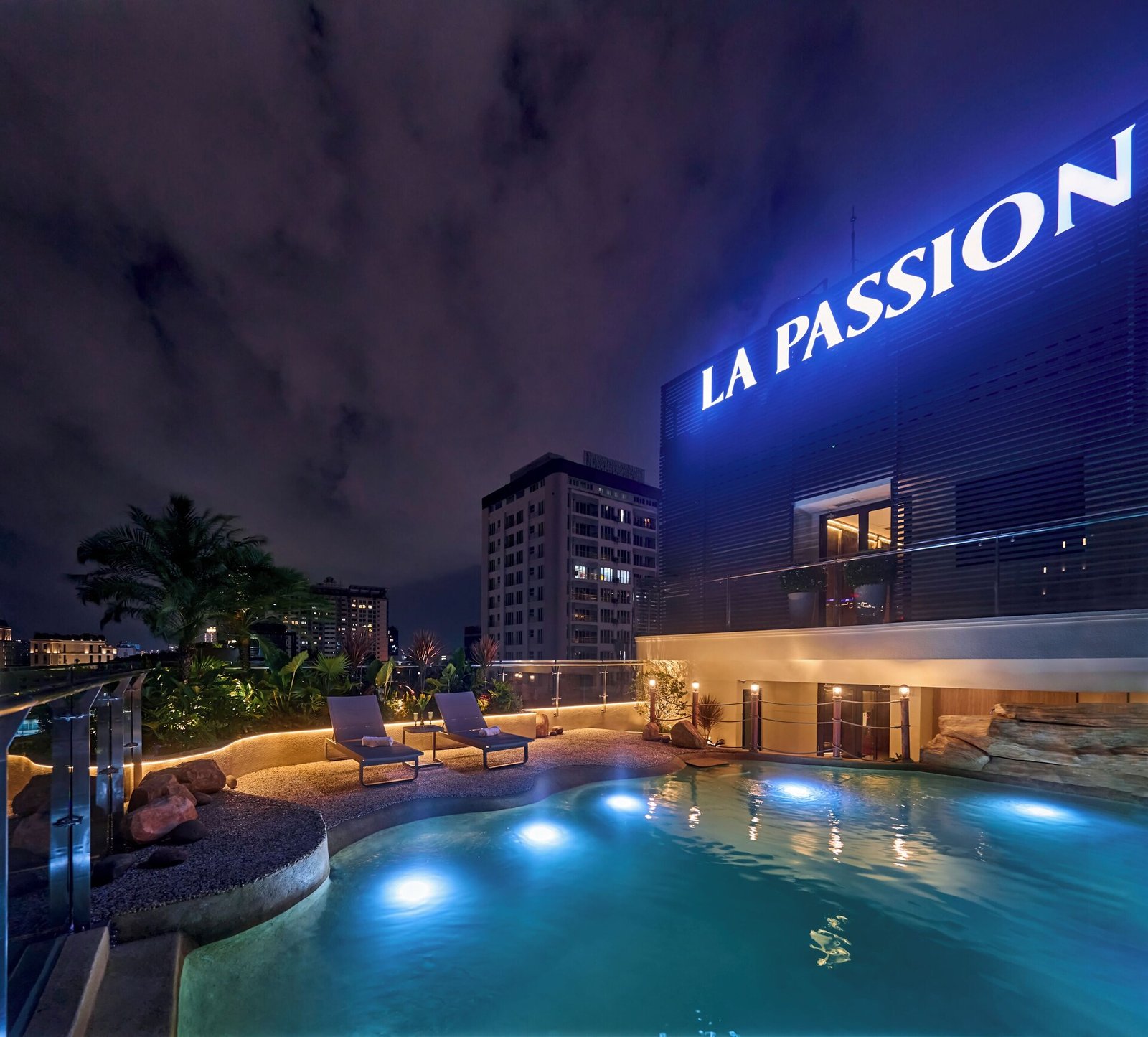 La Passion Sai Gon Hotel, the pool