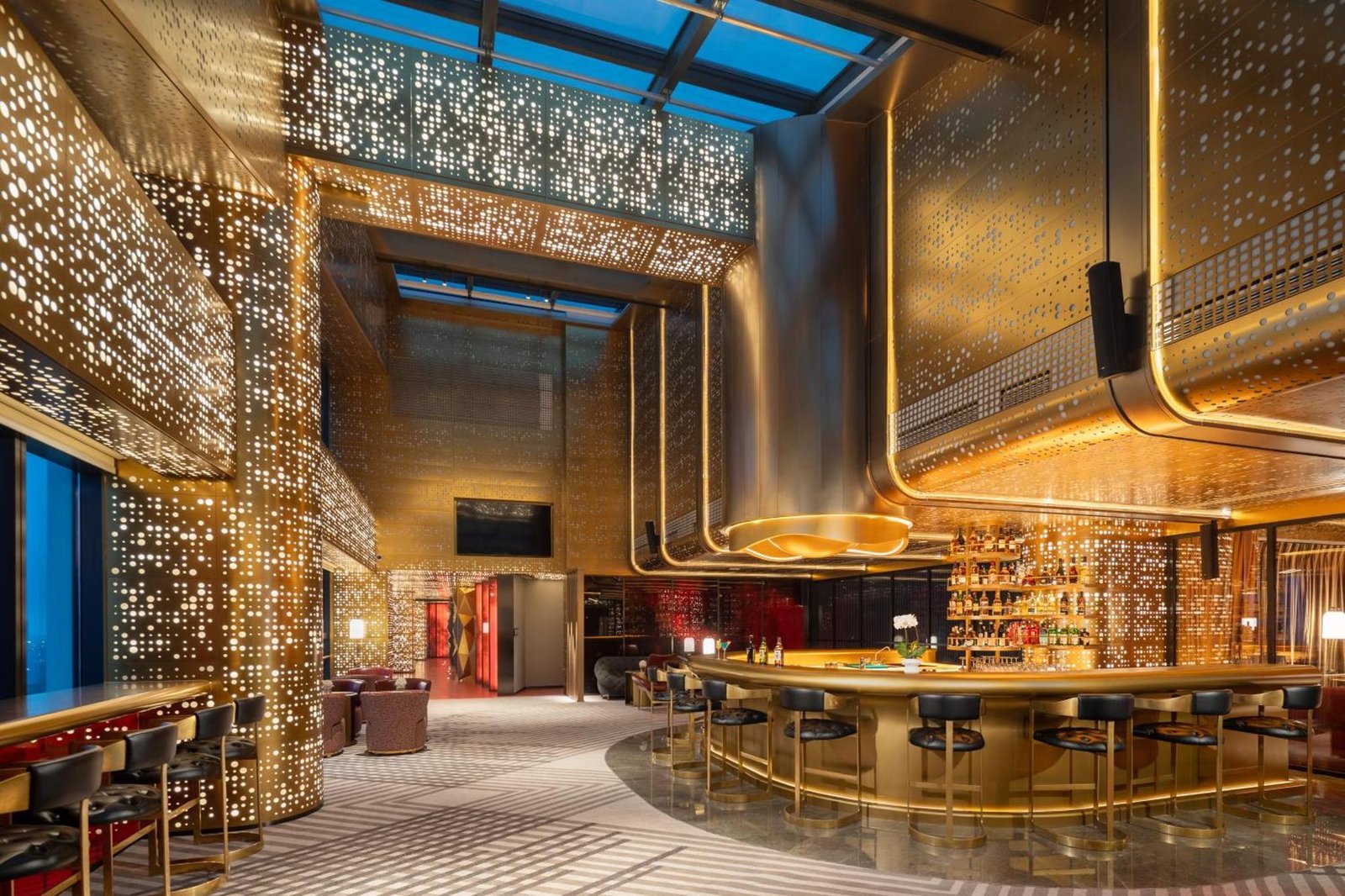 Hotel Indigo Zhuhai Hengqin By Ihg, red & gold lounge