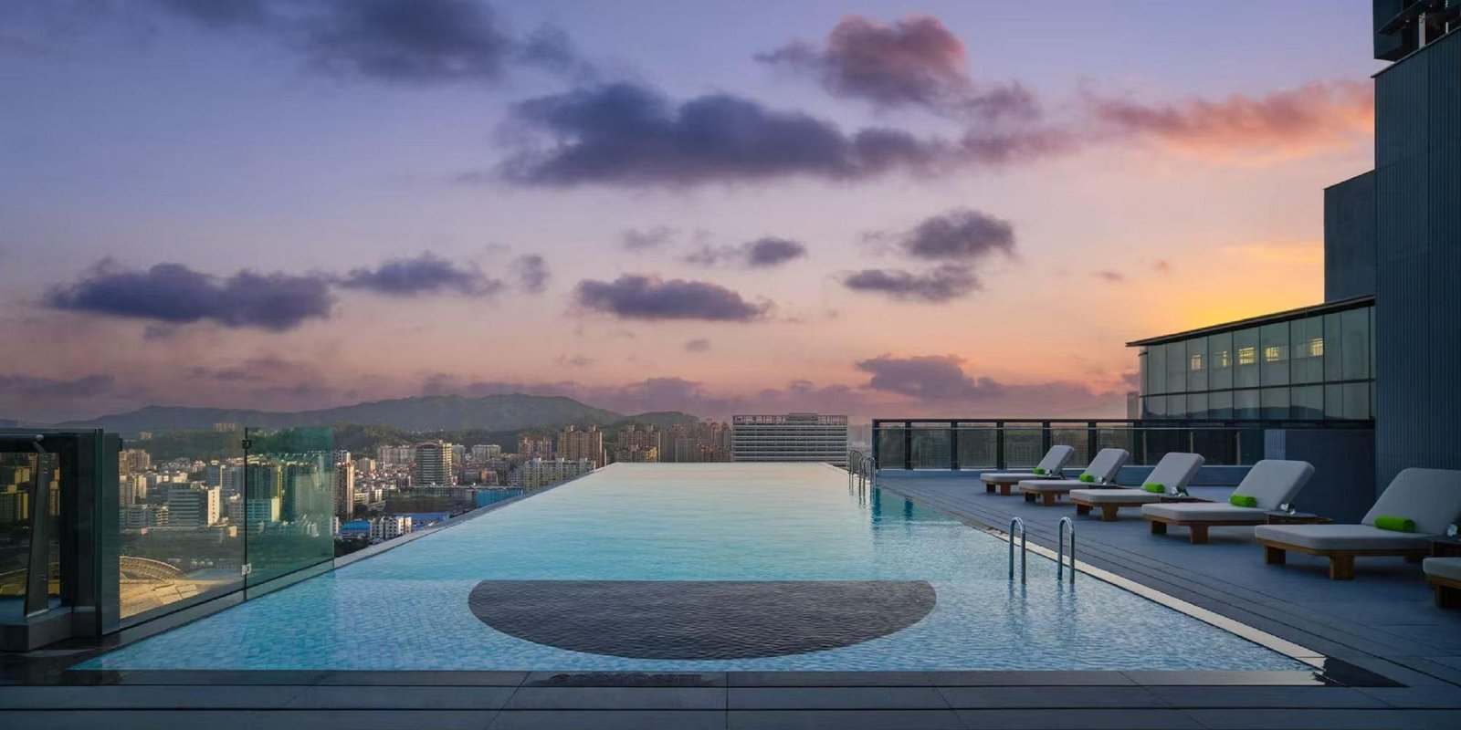 Hotel Indigo Zhuhai Xiangzhou by IHG, the pool