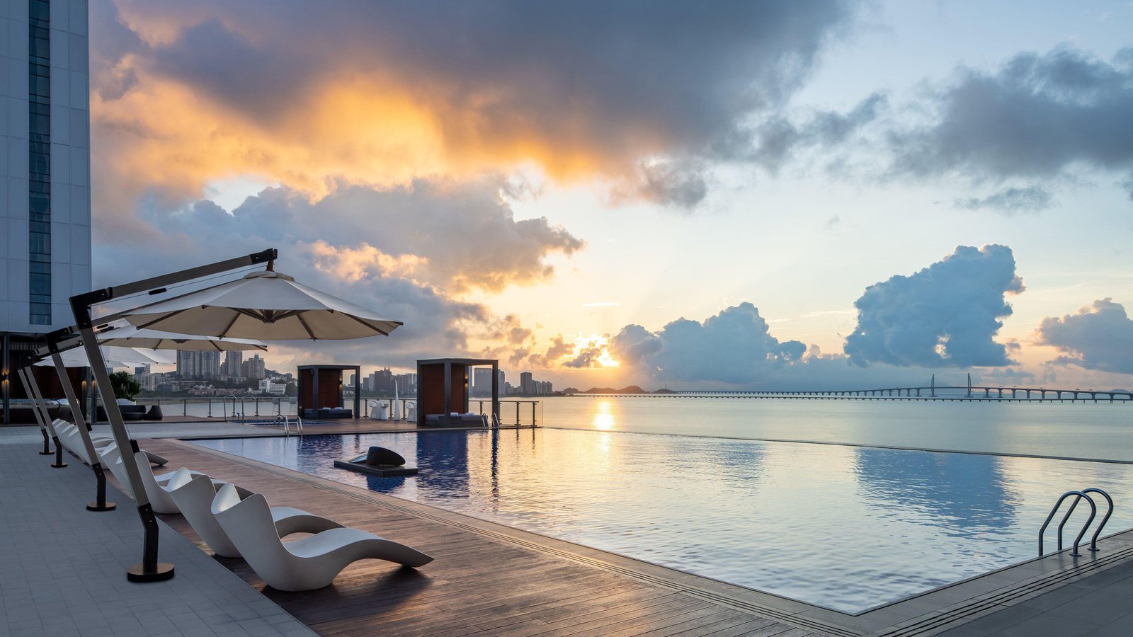 InterContinental Hotels ZHUHAI, the pool