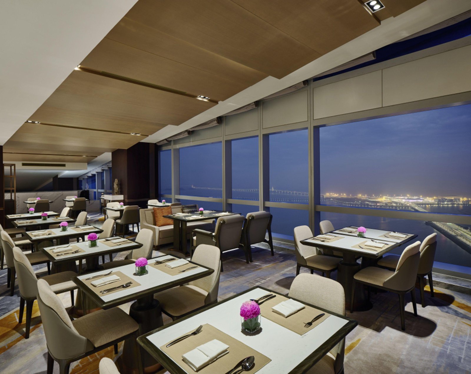 InterContinental Hotels ZHUHAI, at the table