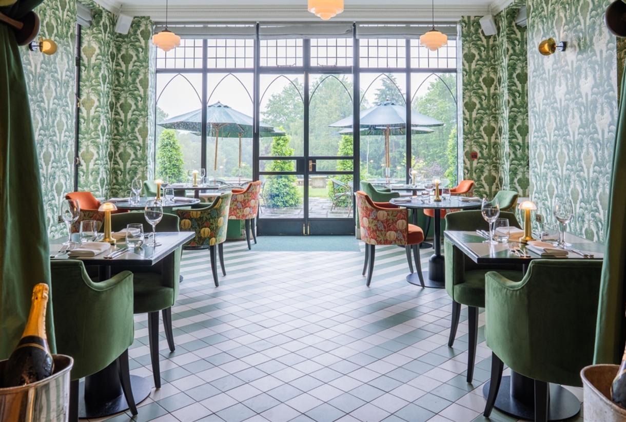 Foxhills Country Club – Golf Club & Resort, manor lounge and bar