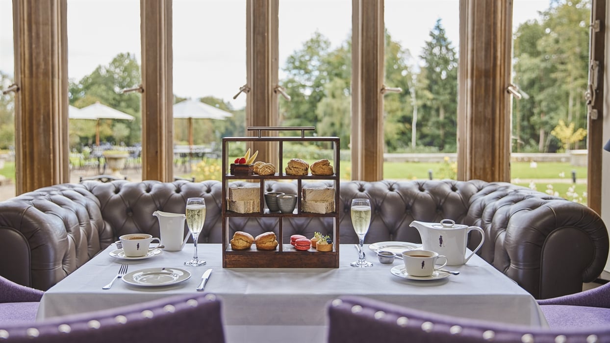 Foxhills Country Club – Golf Club & Resort, manor lounge and bar