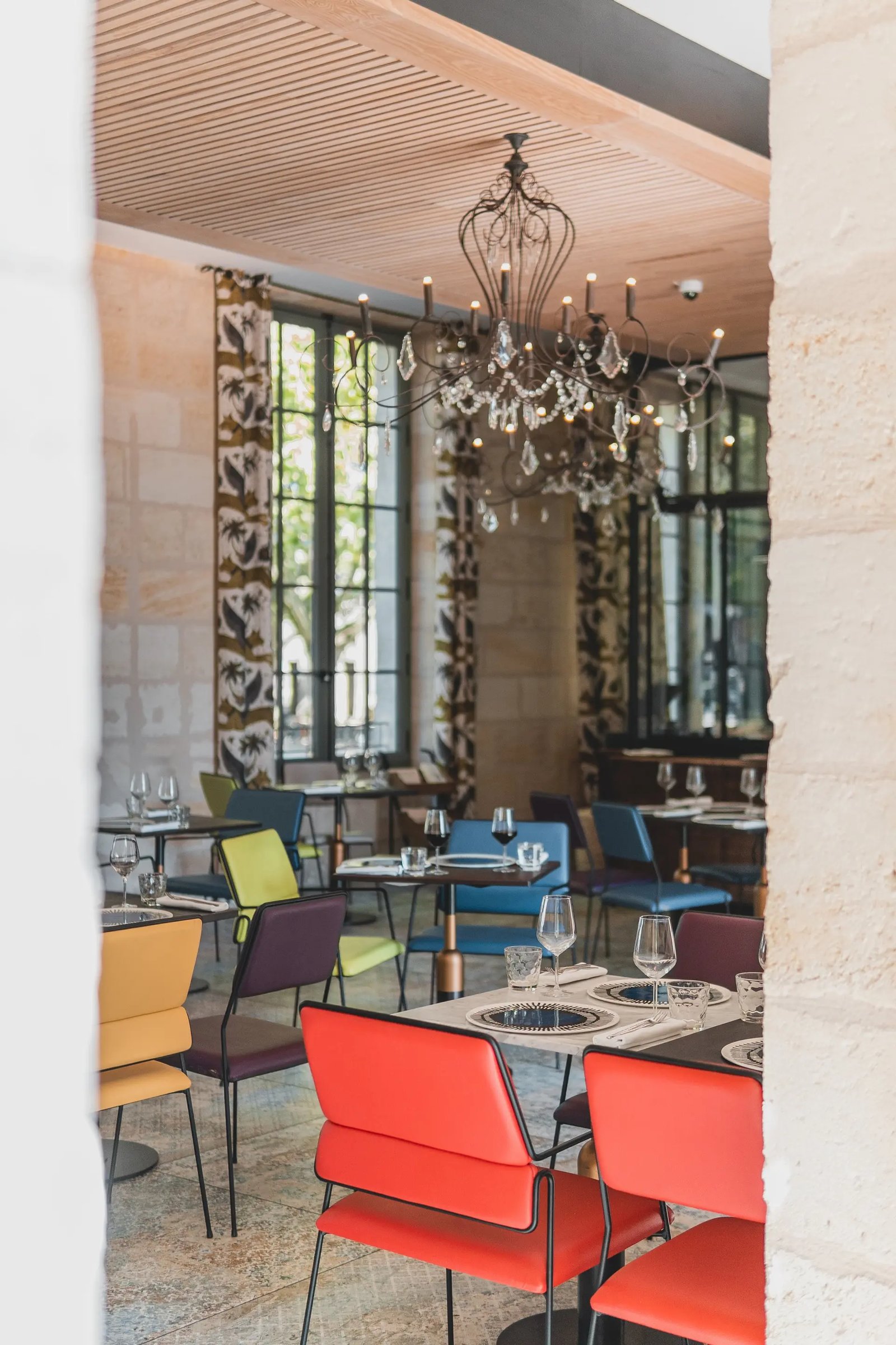 Hotel La Zoologie, at the table