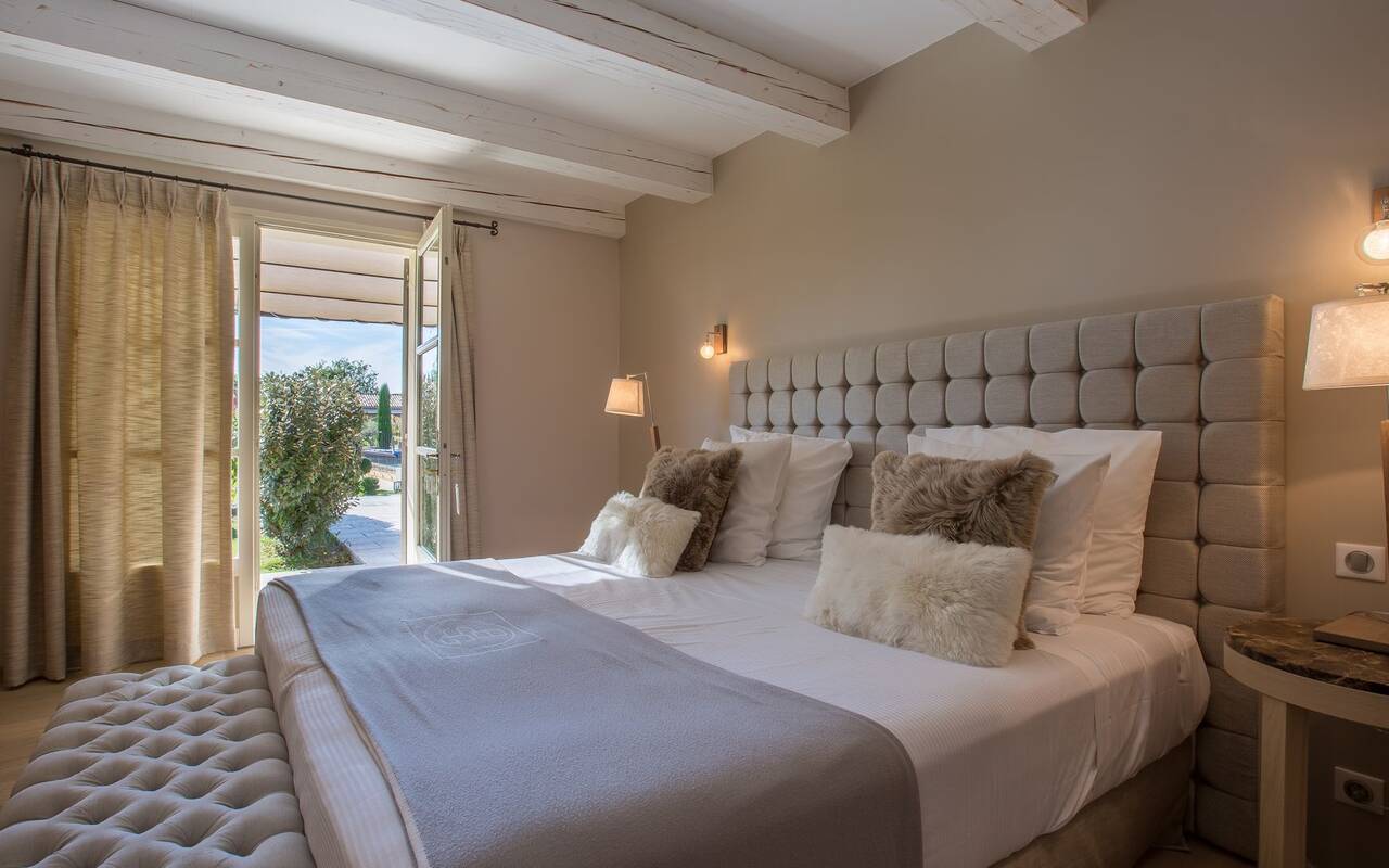 Hôtel La Bastide Saint Georges, rooms