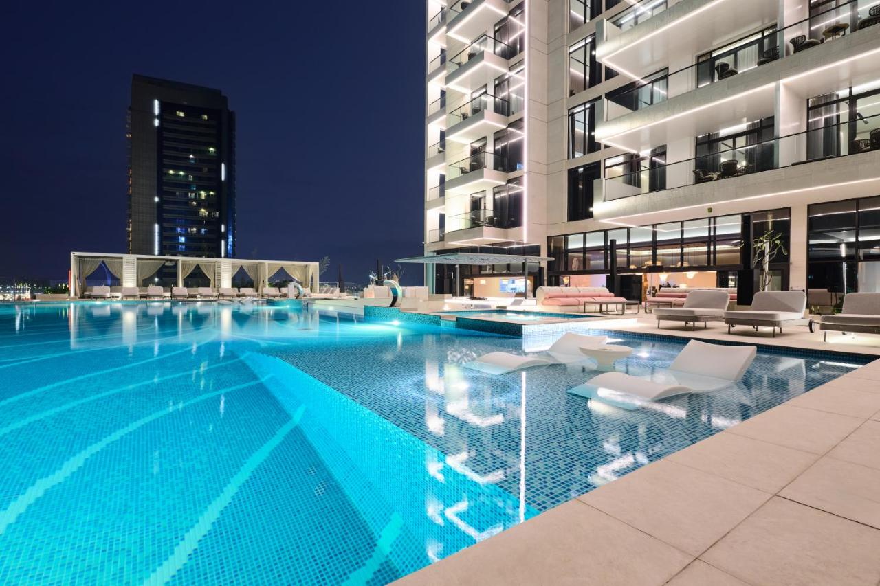 The OQ Hotel, the pool