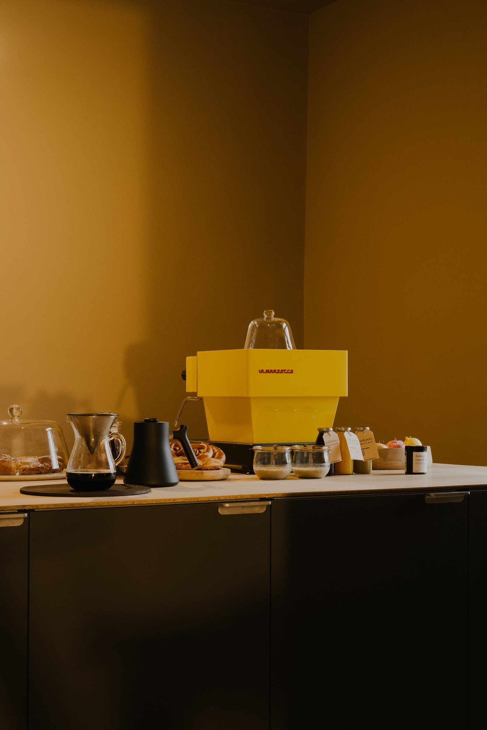 Das Edith, eat-in kitchen and honesty bar