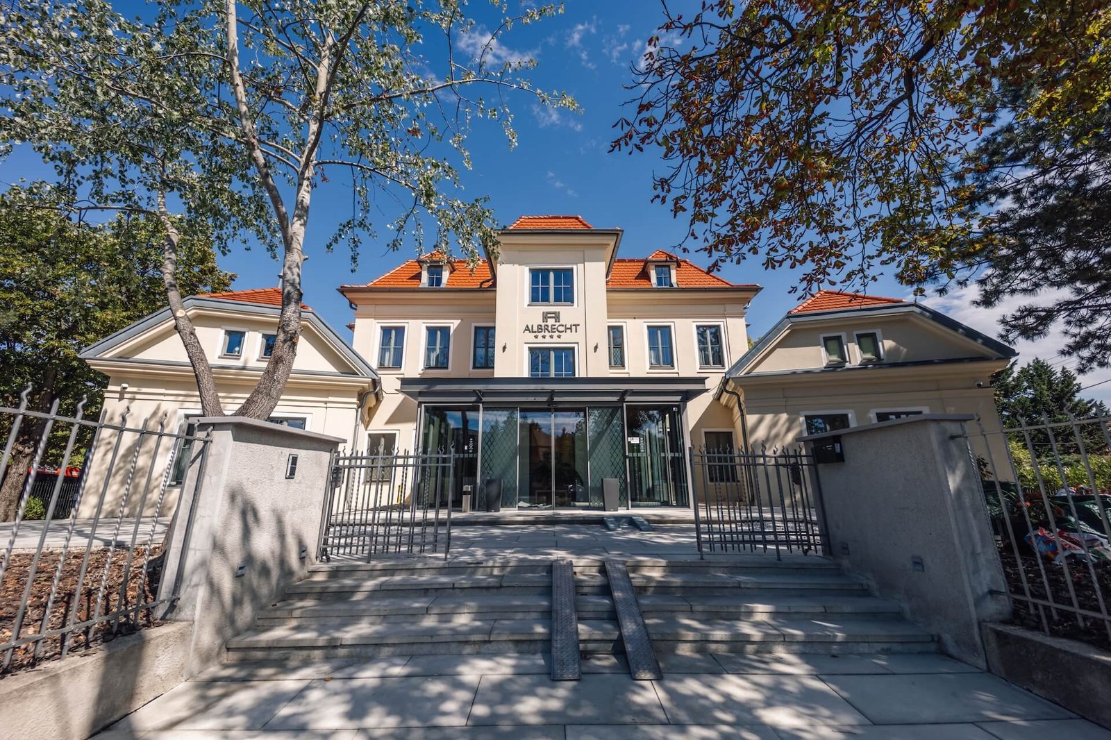 Hotel Albrecht, how it began