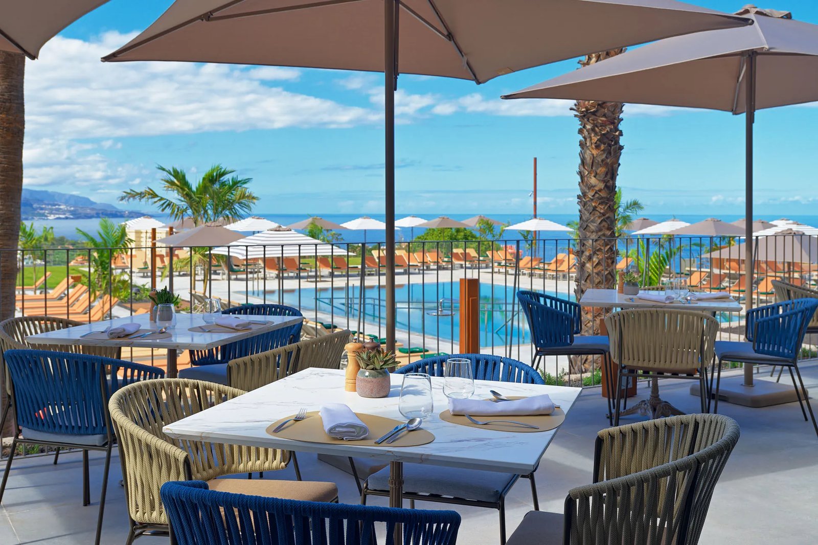 Gran Hotel Taoro, at the table