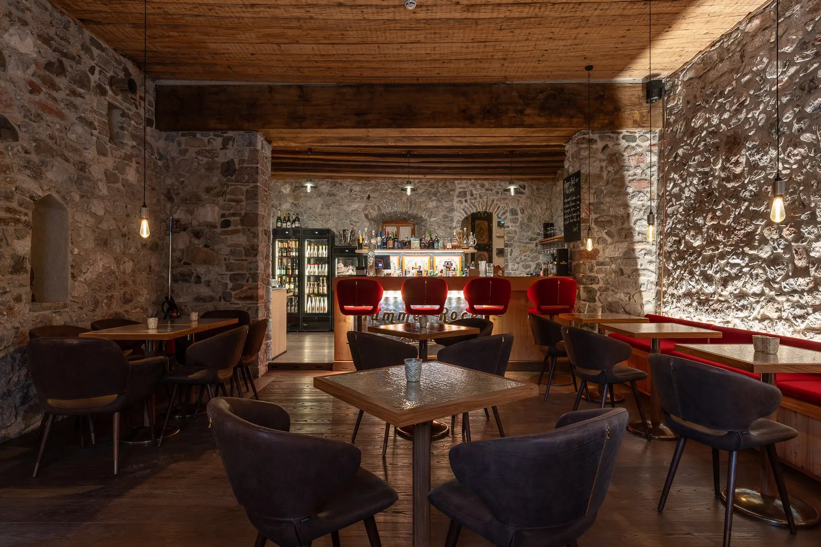 Hammerack Hotel, at the table