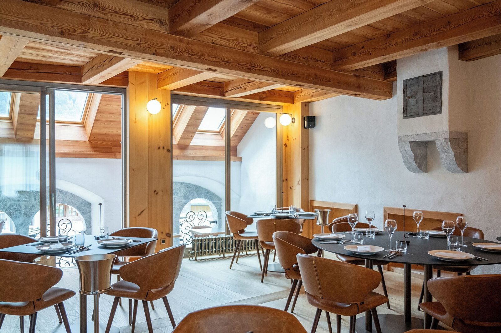 Hammerack Hotel, at the table