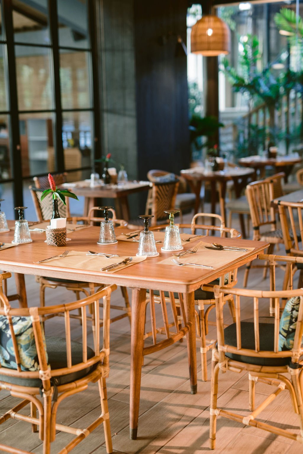 Maremegmeg Beach Club, at the table