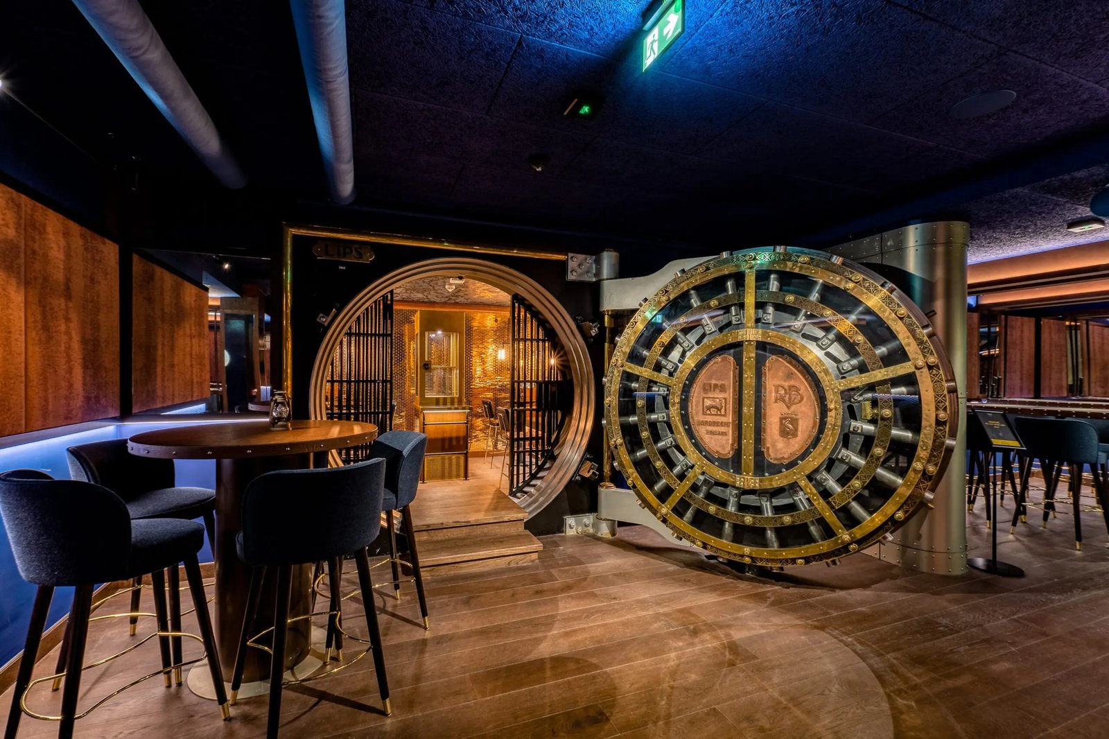 voco the Hague by IHG, ultramarijn wonderbar