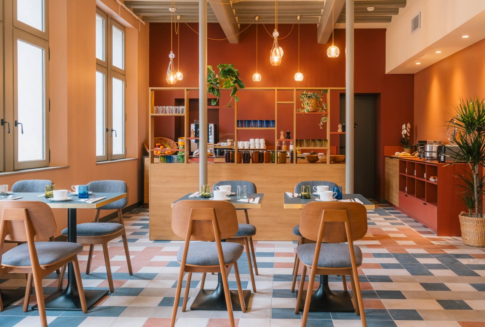 La Maison Rabelais, at the table
