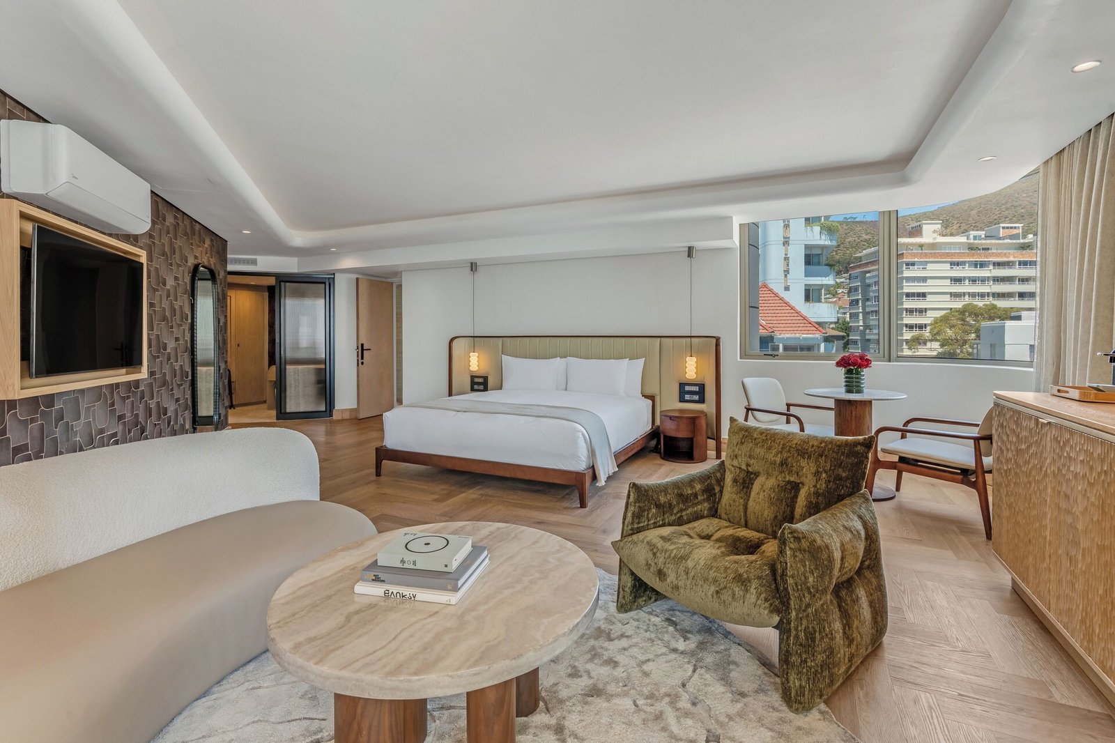 The Cole, rooms
