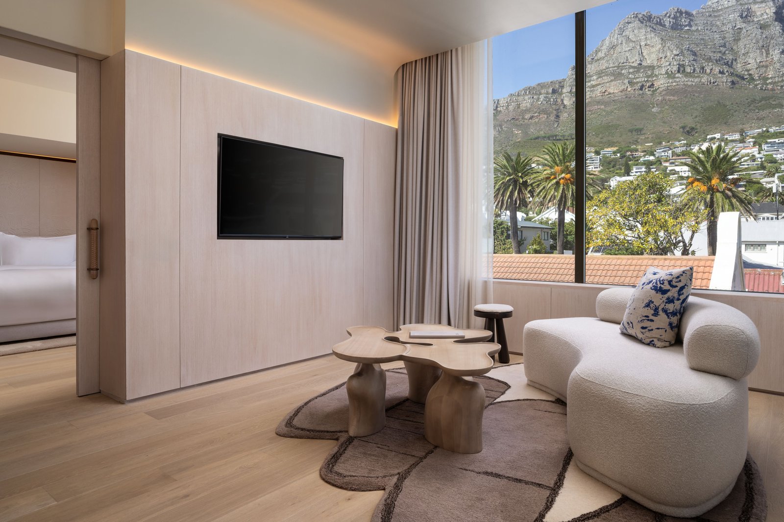 Morea House, Autograph Collection