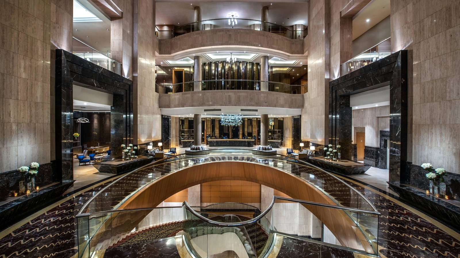 The Ritz-Carlton Jakarta, Mega Kuningan
