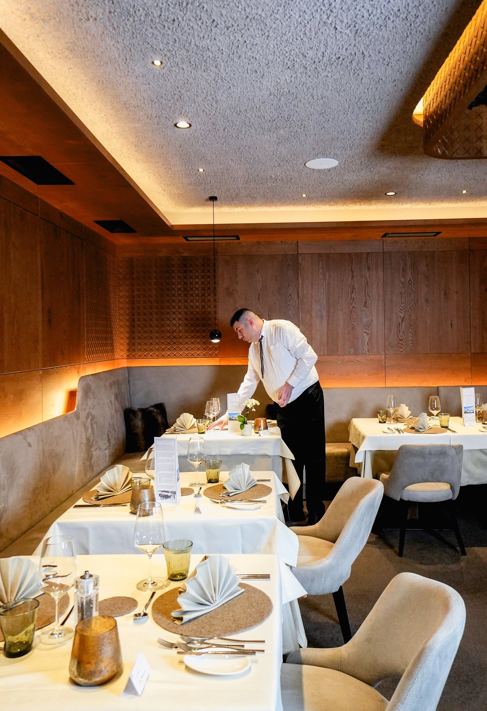 Hotel Touring, at the table